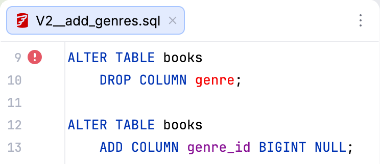在编辑器装订区域紧邻 SQL 语句旁显示红色感叹号